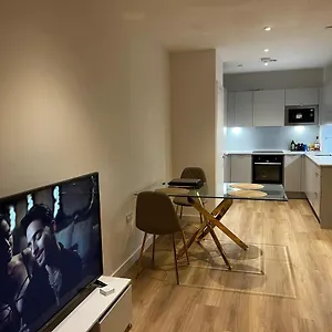 Apartment Luxury One Bedroom Flat