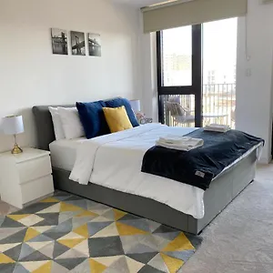  Homestay Spacious Modern Ensuite Bedroom Airport