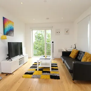  Apartment Spacious & Modern 1 Bedroom Close To Station In E16