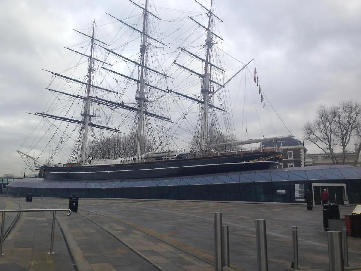 Riverside Cutty Sark 2Bd Retreat London