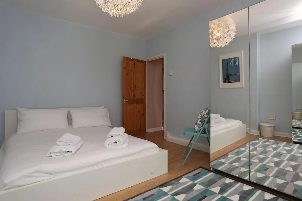 Riverside Cutty Sark 2Bd Retreat London Apartment